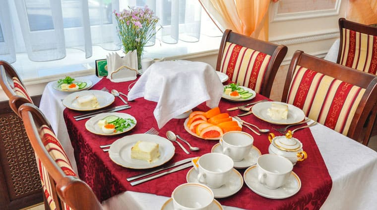 Сервировка стола для гостей номеров Люкс санатория Сеченова Ессентуков