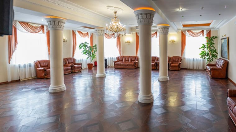 Общий вид танцевального зала в санатории Сеченова. Ессентуки  