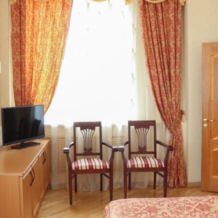 Оснащение спальни в 2 местном 3 комнатном Люксе № 403 санатория Сеченова в Ессентуках