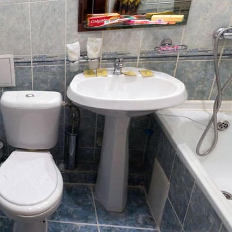 Совмещенный санузел с ванной в 2 местном 2 комнатном Полулюксе санатория Сеченова в Ессентуках