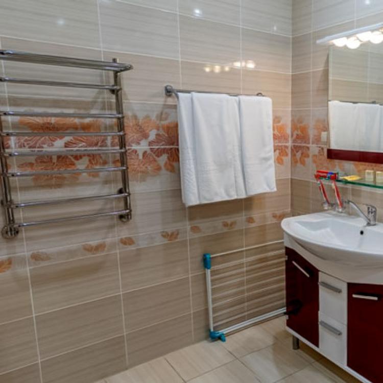 Ванная комната в 2 местном 2 комнатном Люксе № 119, 121 санатория Сеченова в Ессентуках