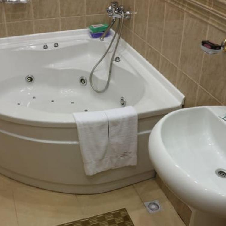 Ванная комната в 2 местном 3 комнатном Люксе № 403 санатория Сеченова в Ессентуках