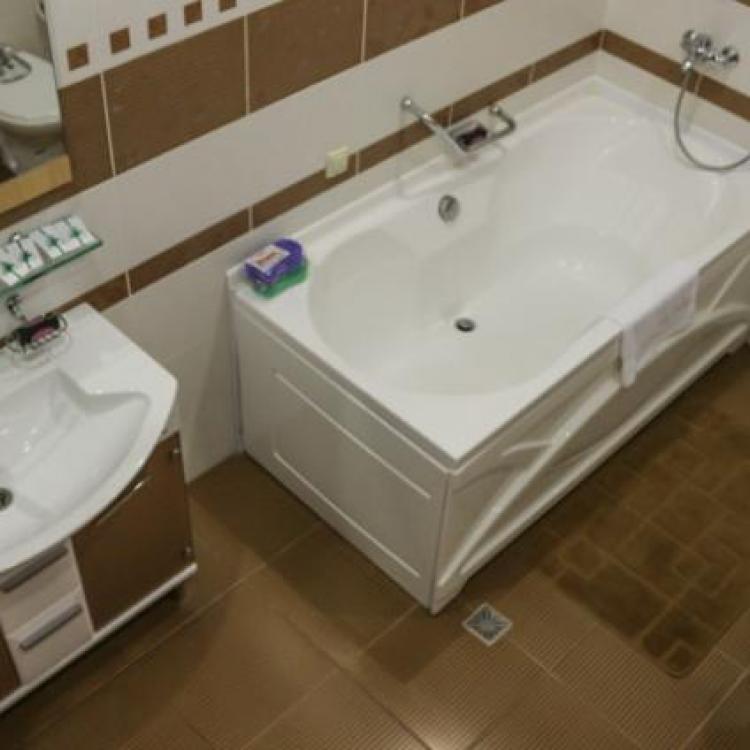 Ванная комната 2 местного 2 комнатного Люкса № 421 санатория Сеченова в Ессентуках